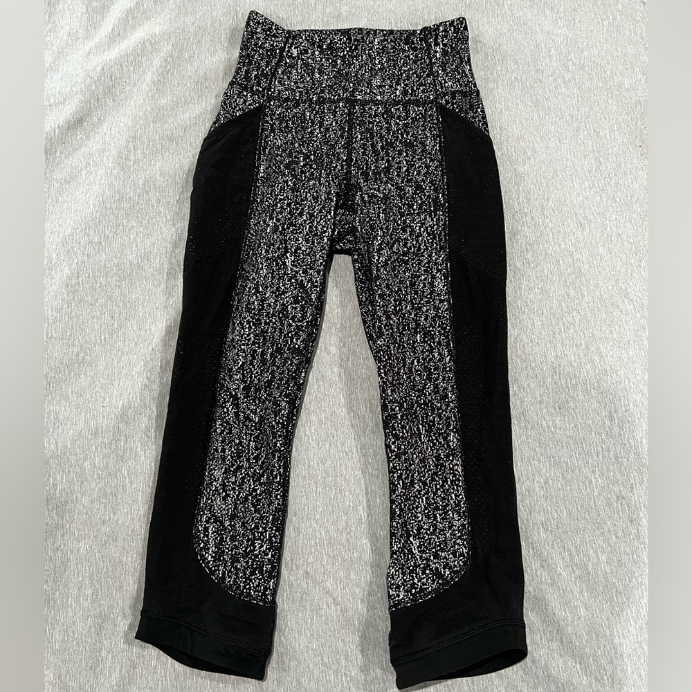 Lululemon size 2 black and grey mesh leggings